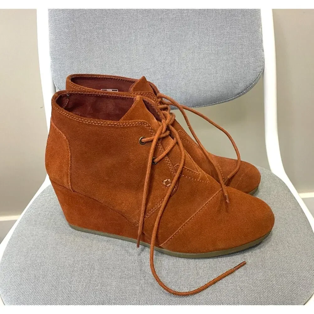 TOMs Rust Orange Brown Suede Wedges Booties Women's Size 8.5
